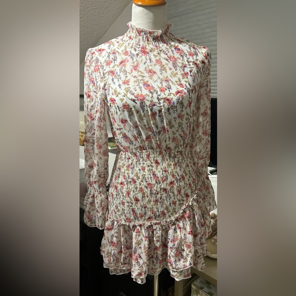 Princess Polly, Size Small "Strolling the Streets" size US 4. - Picture 5 of 11